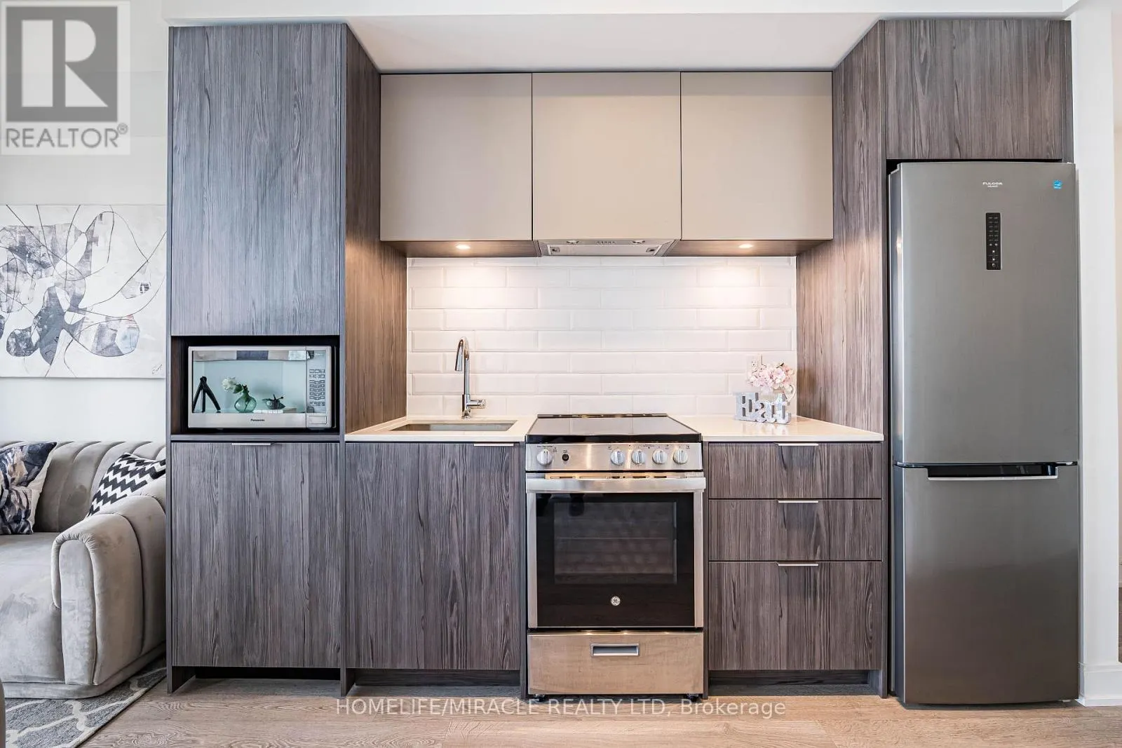 1001 - 70 ANNIE CRAIG DRIVE