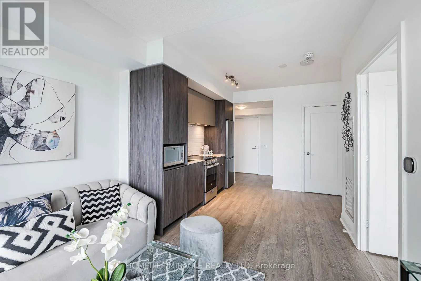 1001 - 70 ANNIE CRAIG DRIVE