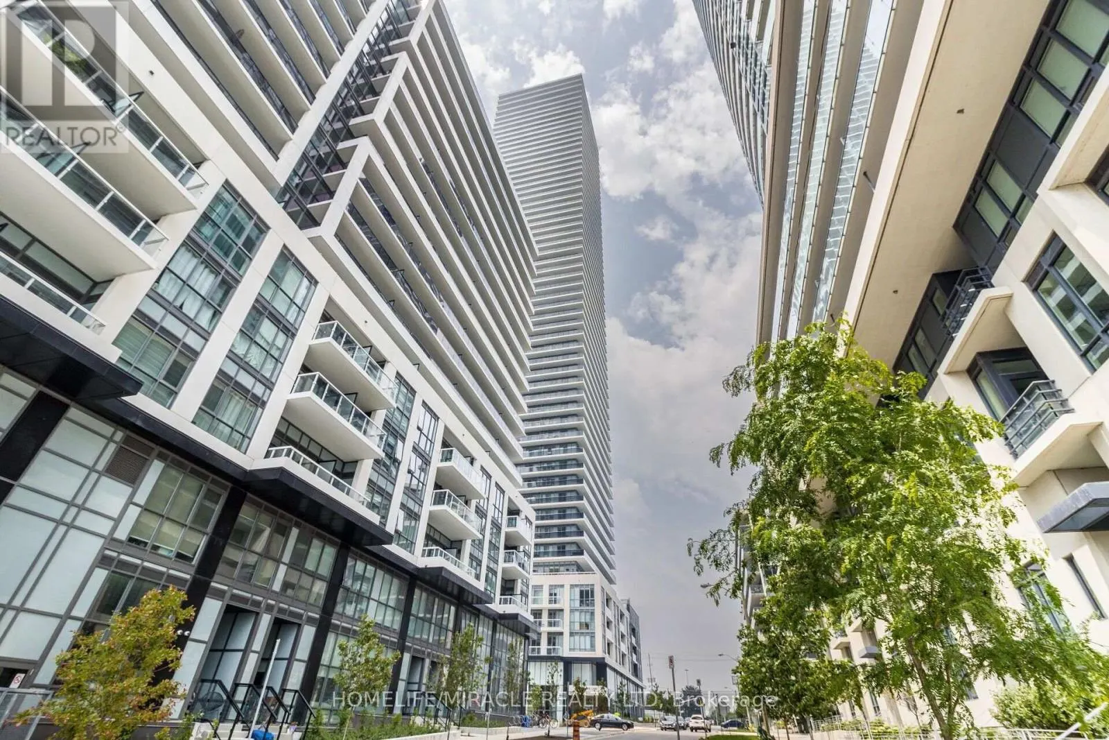1001 - 70 ANNIE CRAIG DRIVE