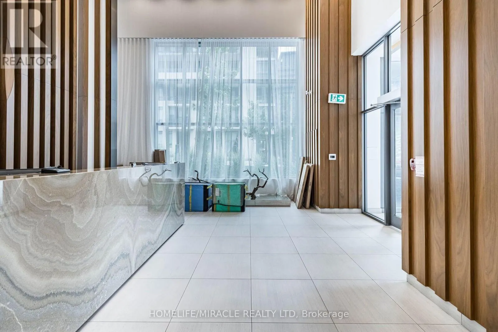 1001 - 70 ANNIE CRAIG DRIVE