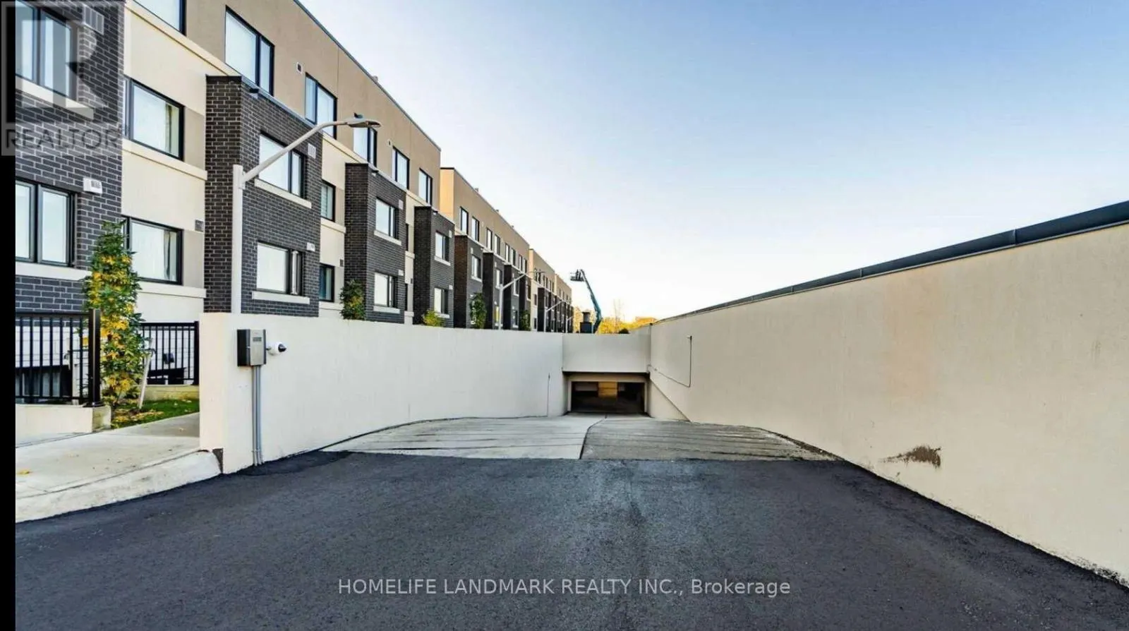 102 - 1135 COOKE BOULEVARD