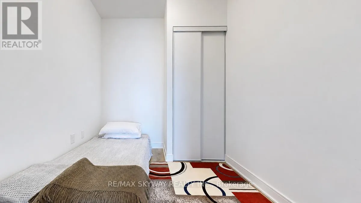 523 - 86 DUNDAS STREET E