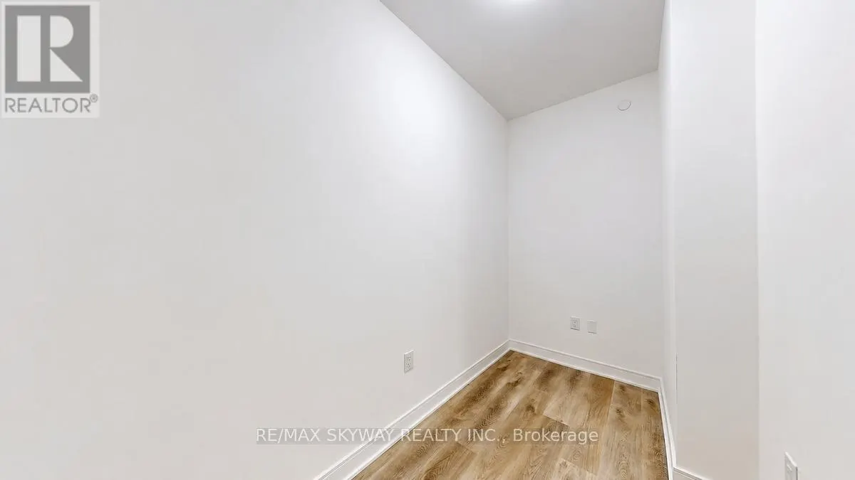 523 - 86 DUNDAS STREET E