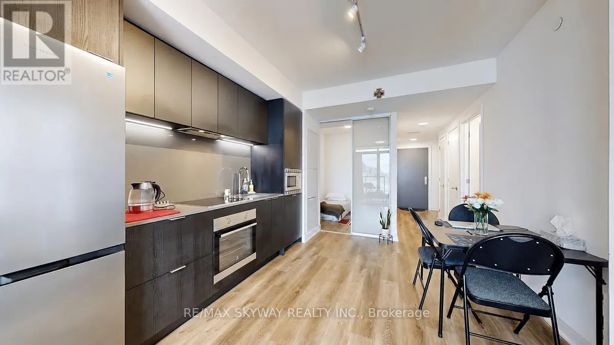 523 - 86 DUNDAS STREET E