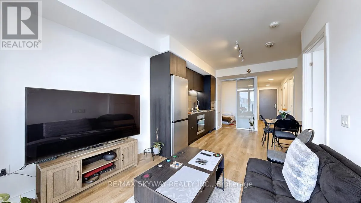 523 - 86 DUNDAS STREET E