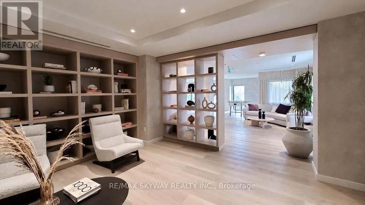 523 - 86 DUNDAS STREET E
