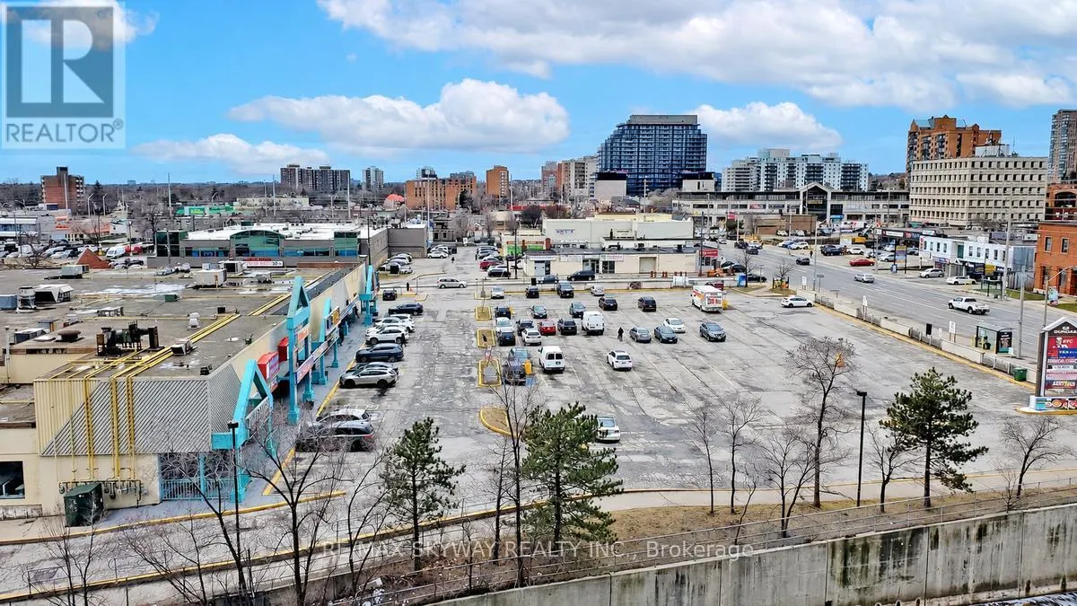 523 - 86 DUNDAS STREET E