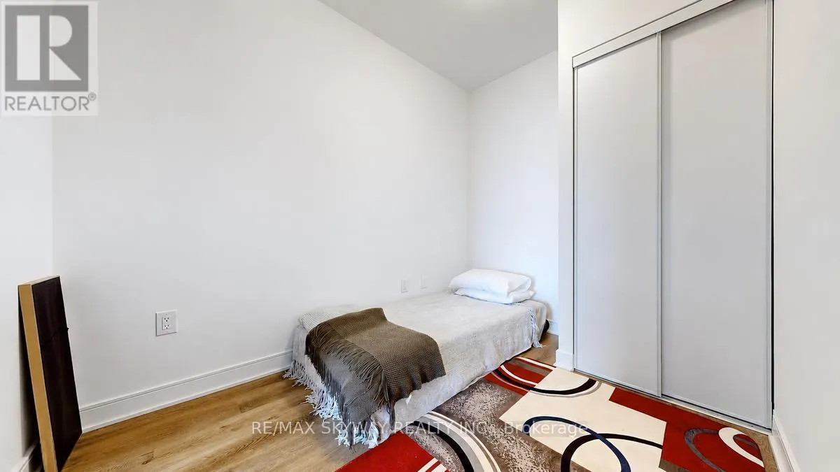 523 - 86 DUNDAS STREET E