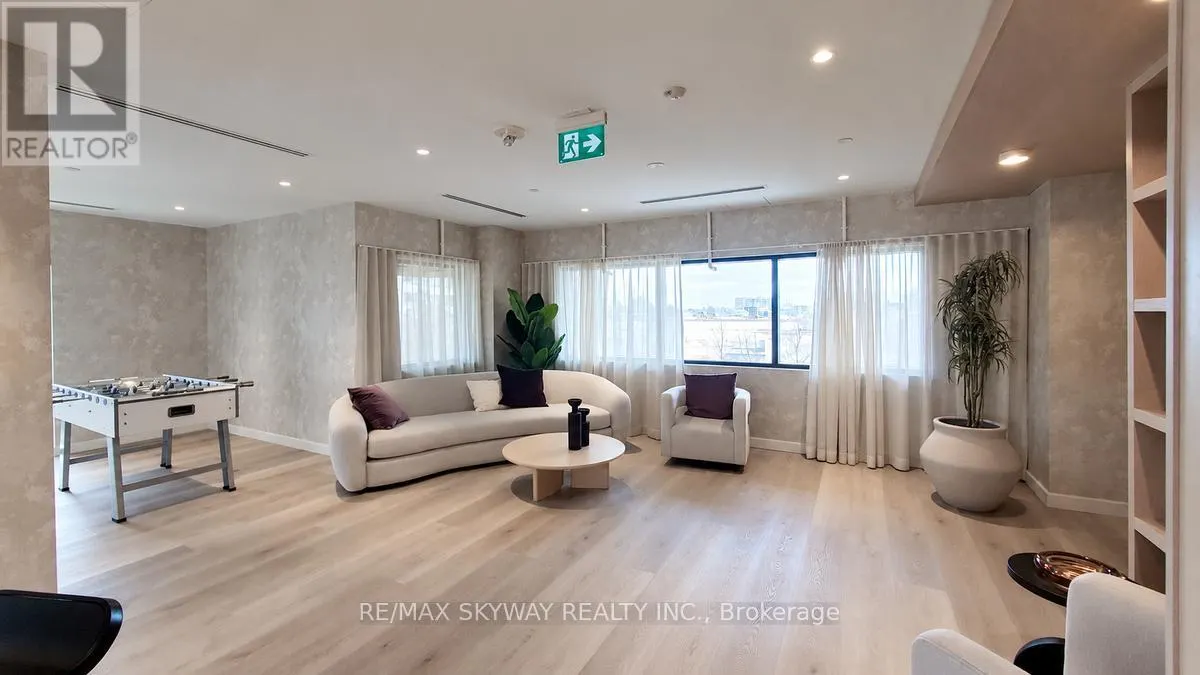 523 - 86 DUNDAS STREET E