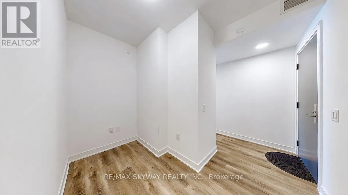 523 - 86 DUNDAS STREET E