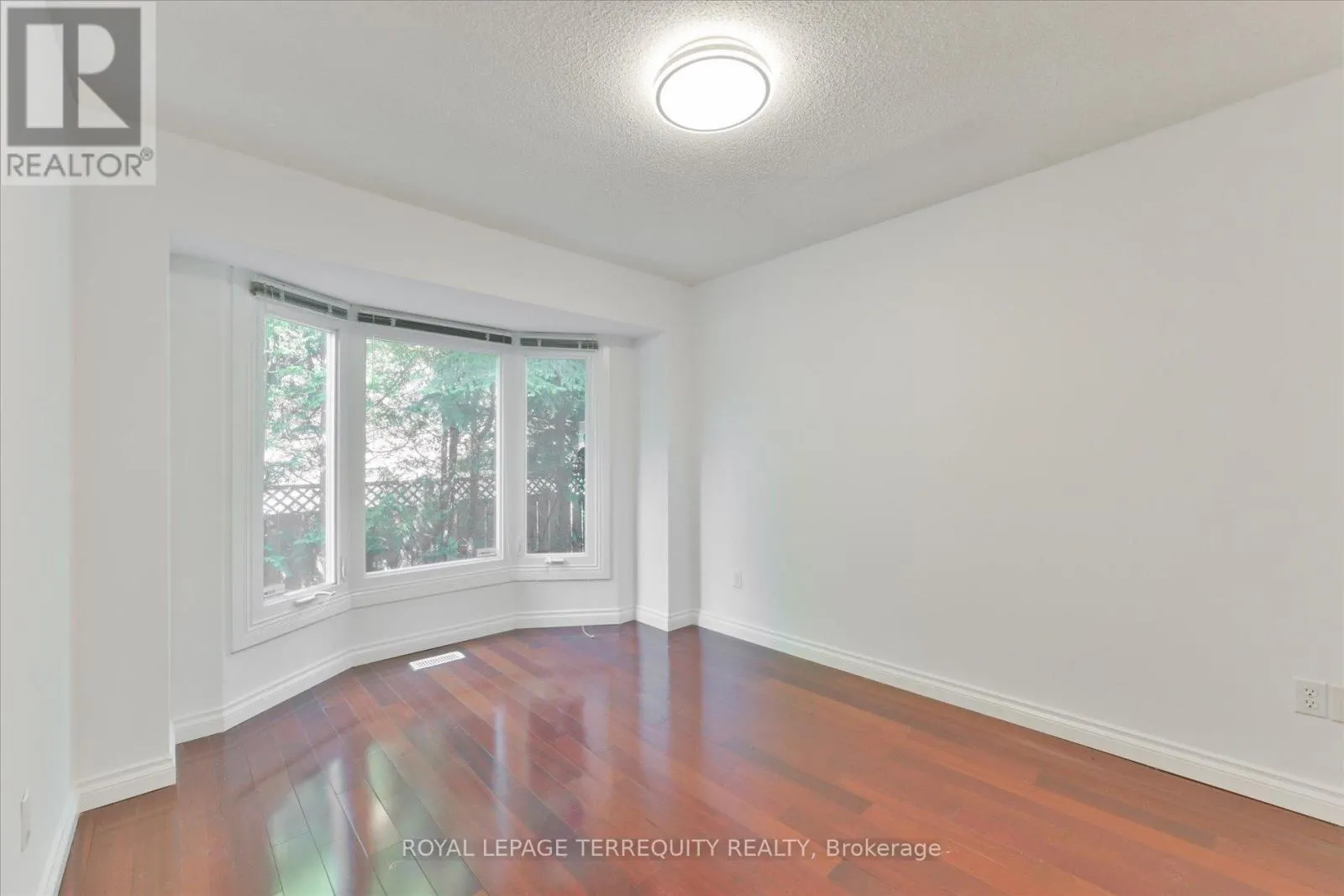 2216 DUNVEGAN AVENUE