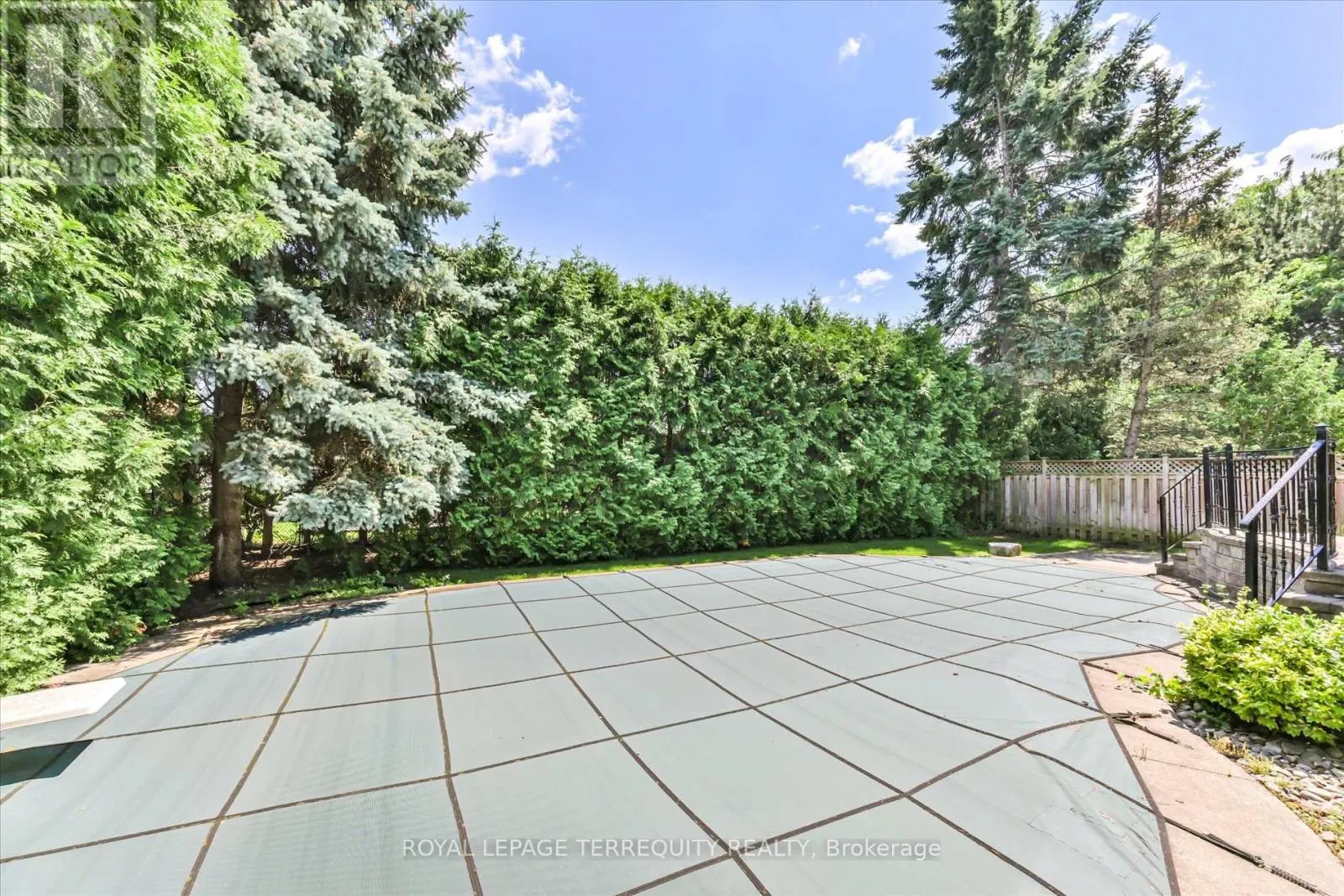 2216 DUNVEGAN AVENUE