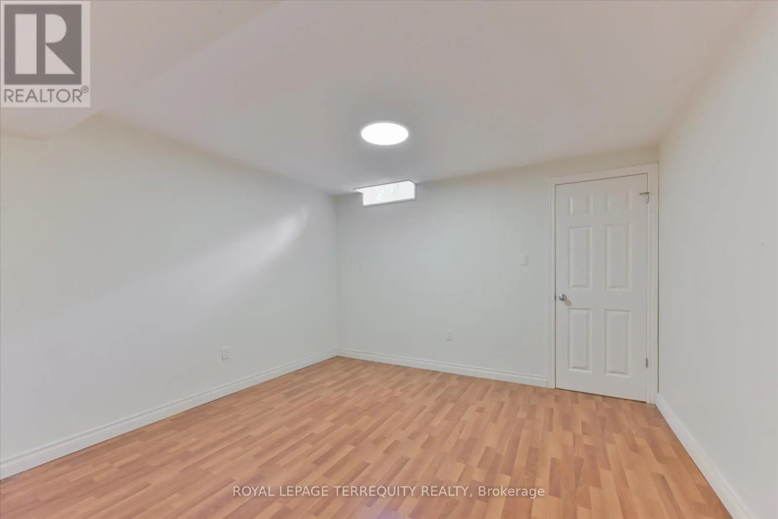 2216 DUNVEGAN AVENUE