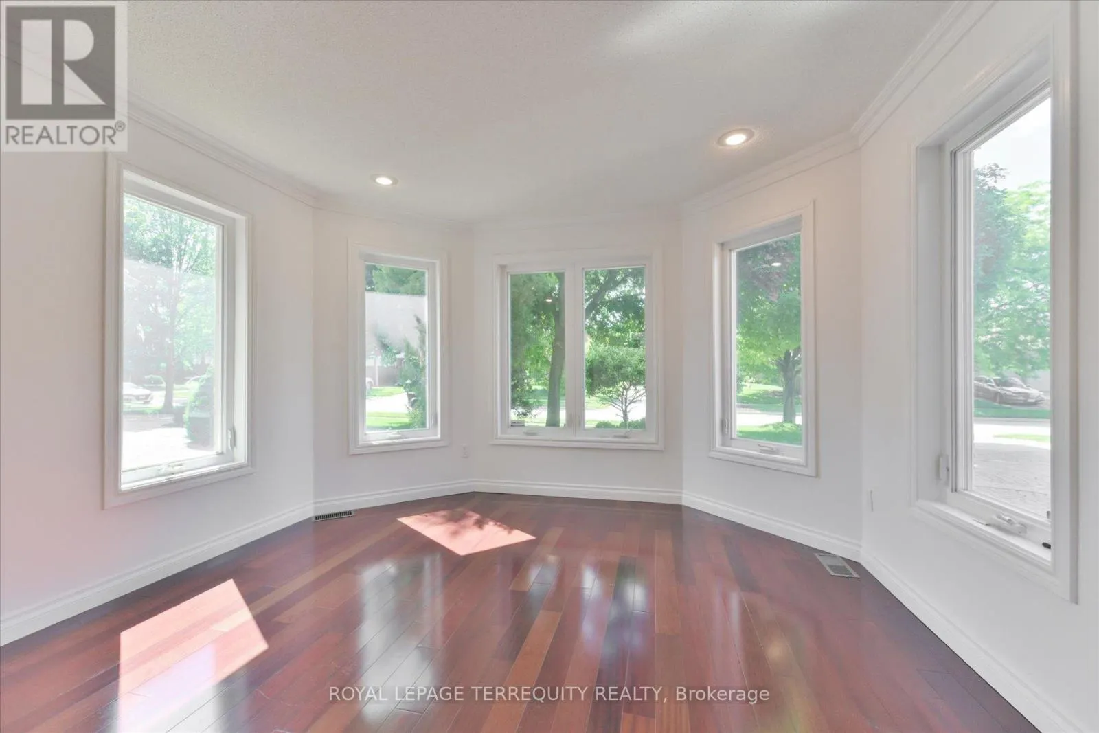 2216 DUNVEGAN AVENUE