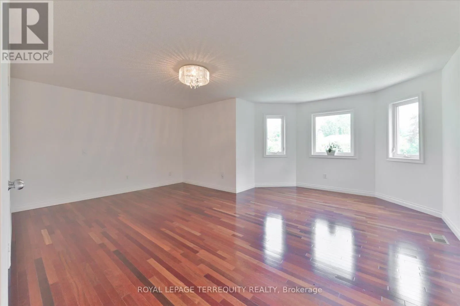2216 DUNVEGAN AVENUE