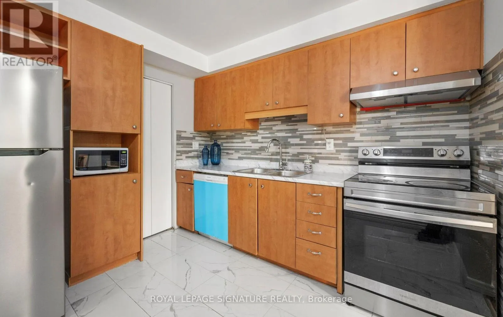 28 - 6777 FORMENTERA AVENUE
