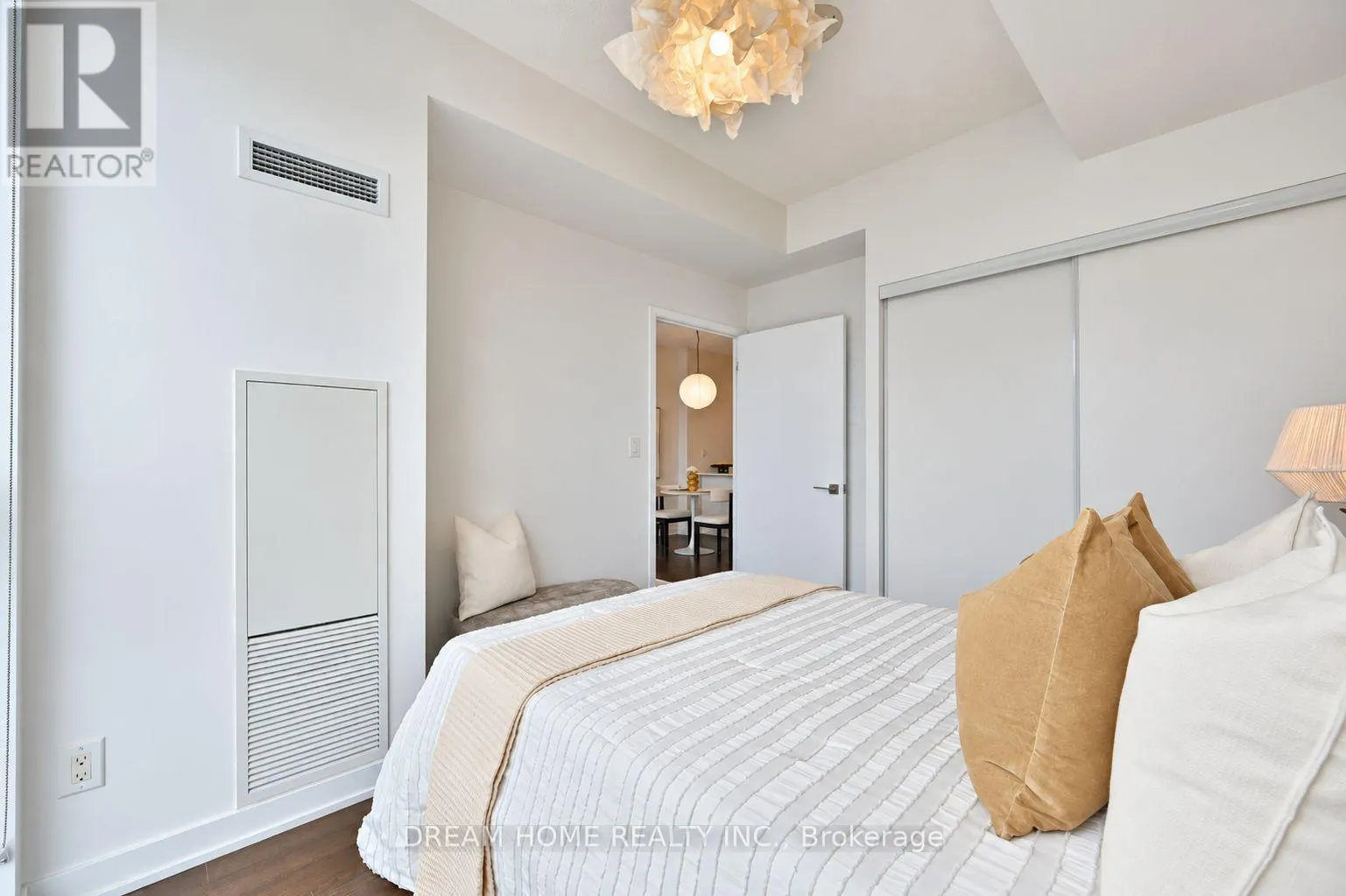 4003 - 4011 BRICKSTONE MEWS
