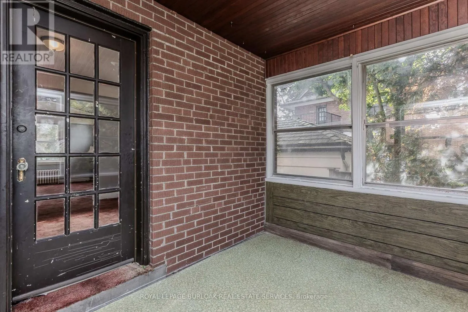 2104 EMERALD CRESCENT