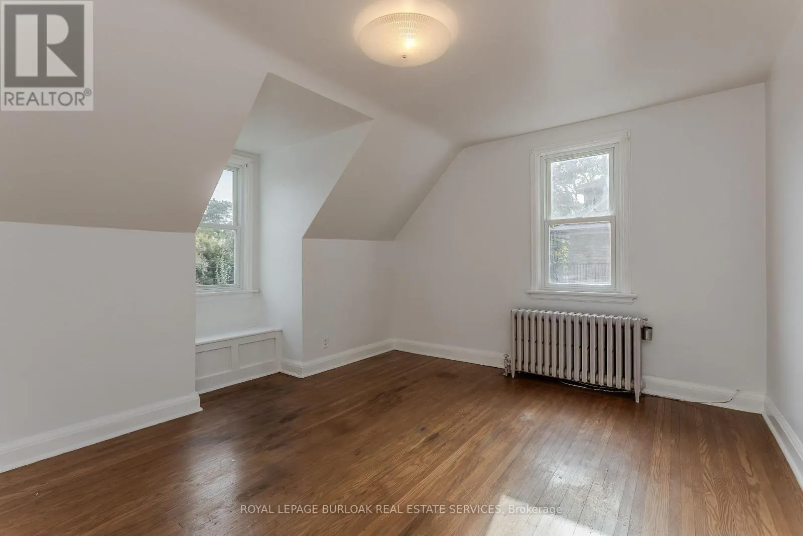 2104 EMERALD CRESCENT