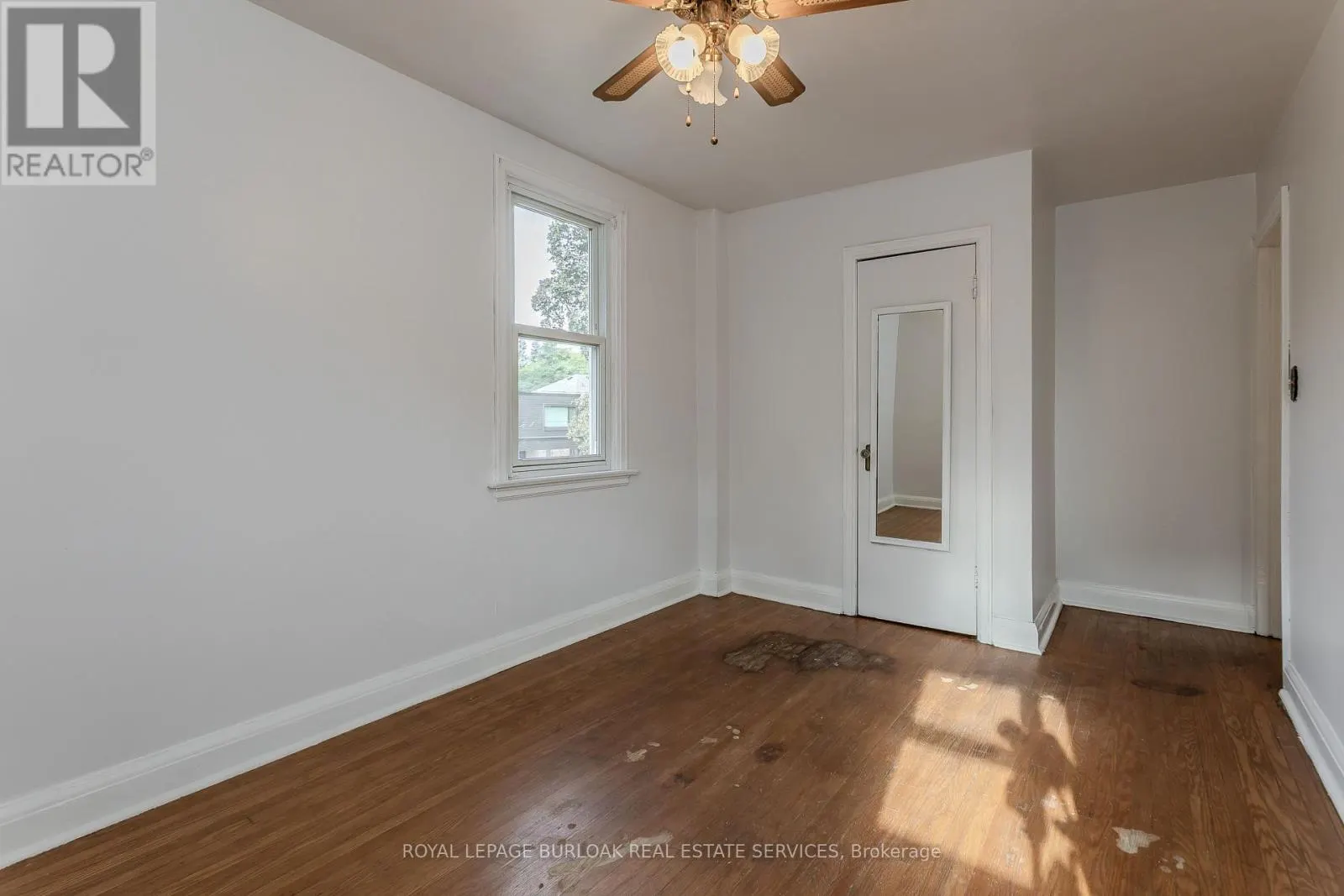 2104 EMERALD CRESCENT