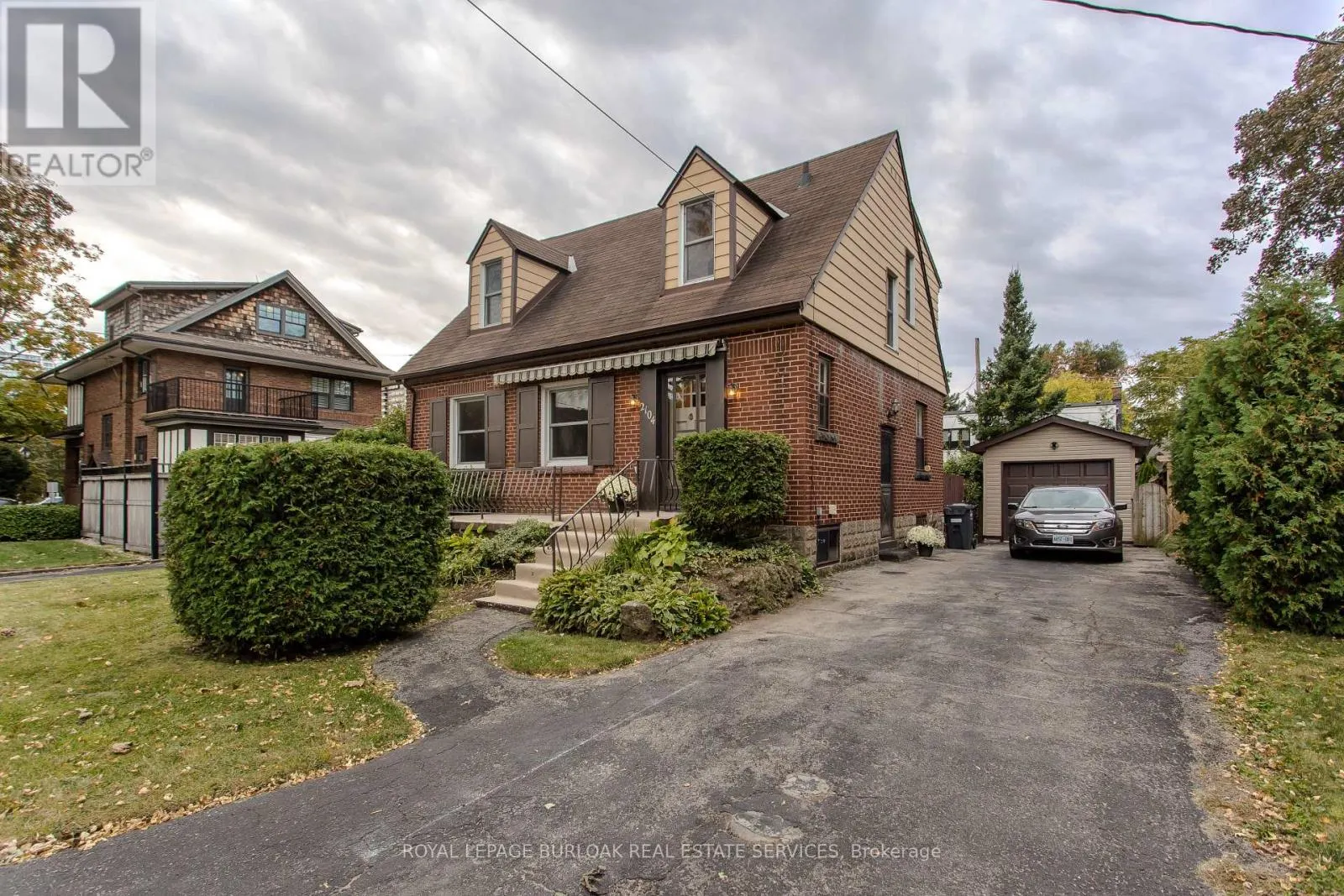 2104 EMERALD CRESCENT