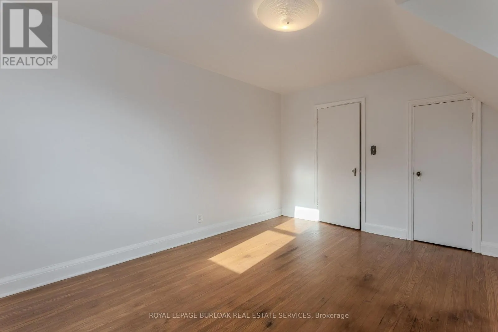 2104 EMERALD CRESCENT