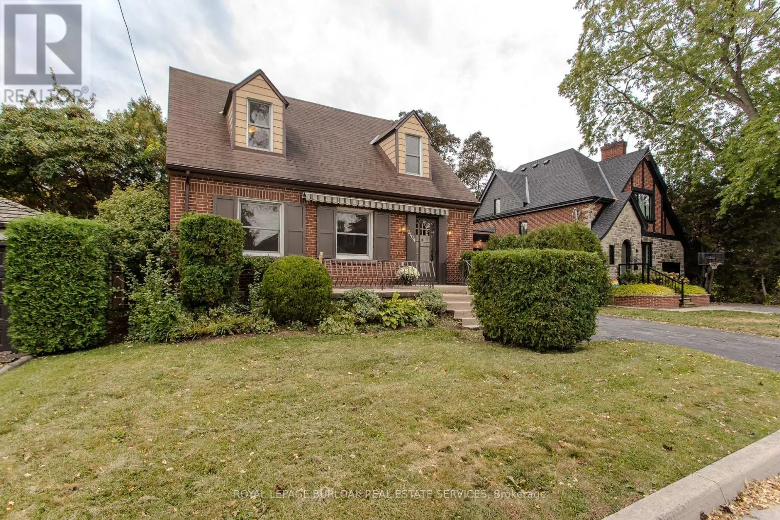 2104 EMERALD CRESCENT