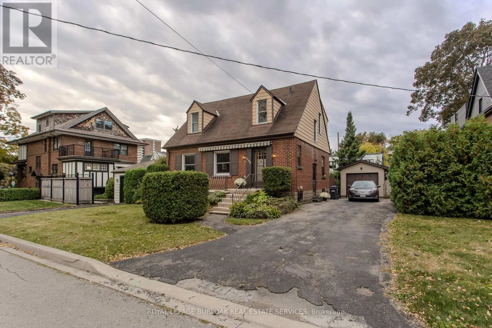 2104 EMERALD CRESCENT