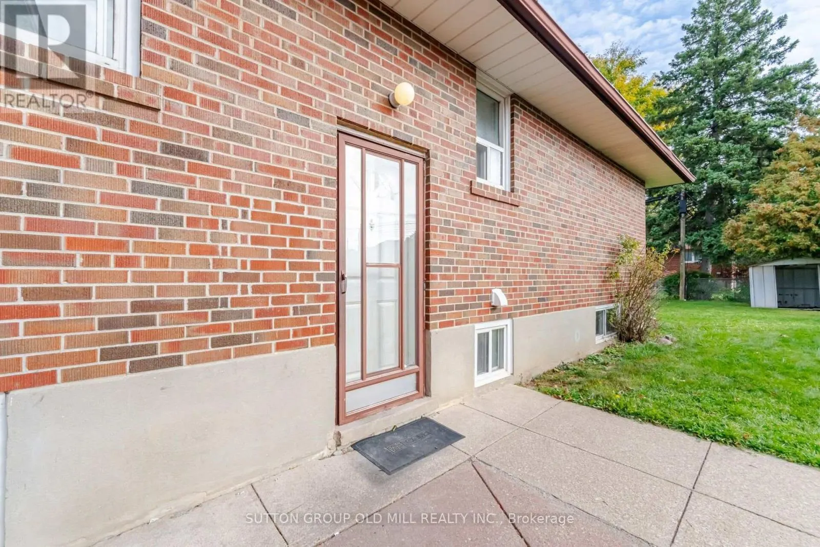 55 SUN ROW DRIVE