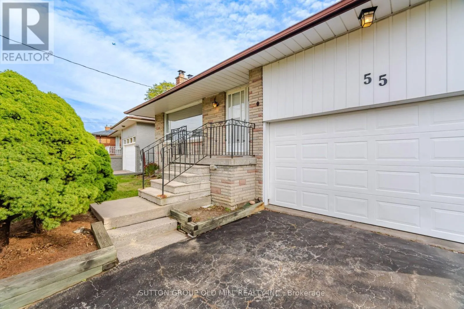 55 SUN ROW DRIVE