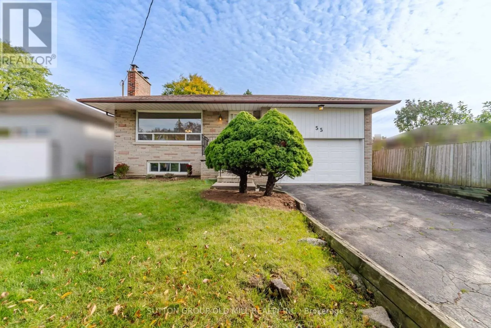 55 SUN ROW DRIVE