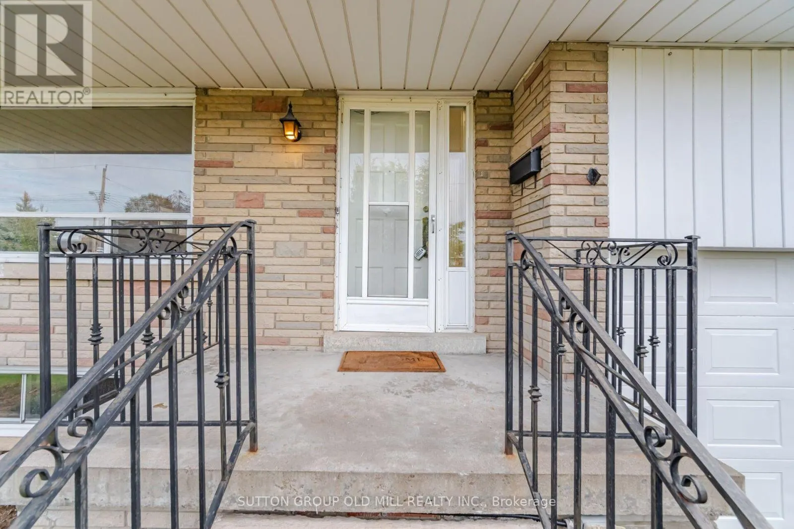 55 SUN ROW DRIVE