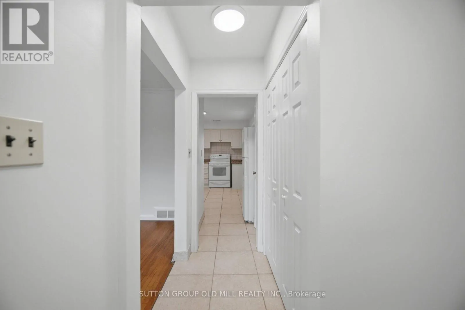 55 SUN ROW DRIVE