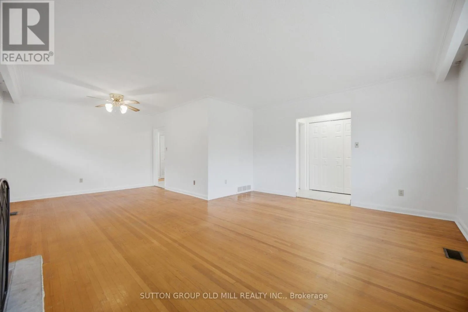 55 SUN ROW DRIVE