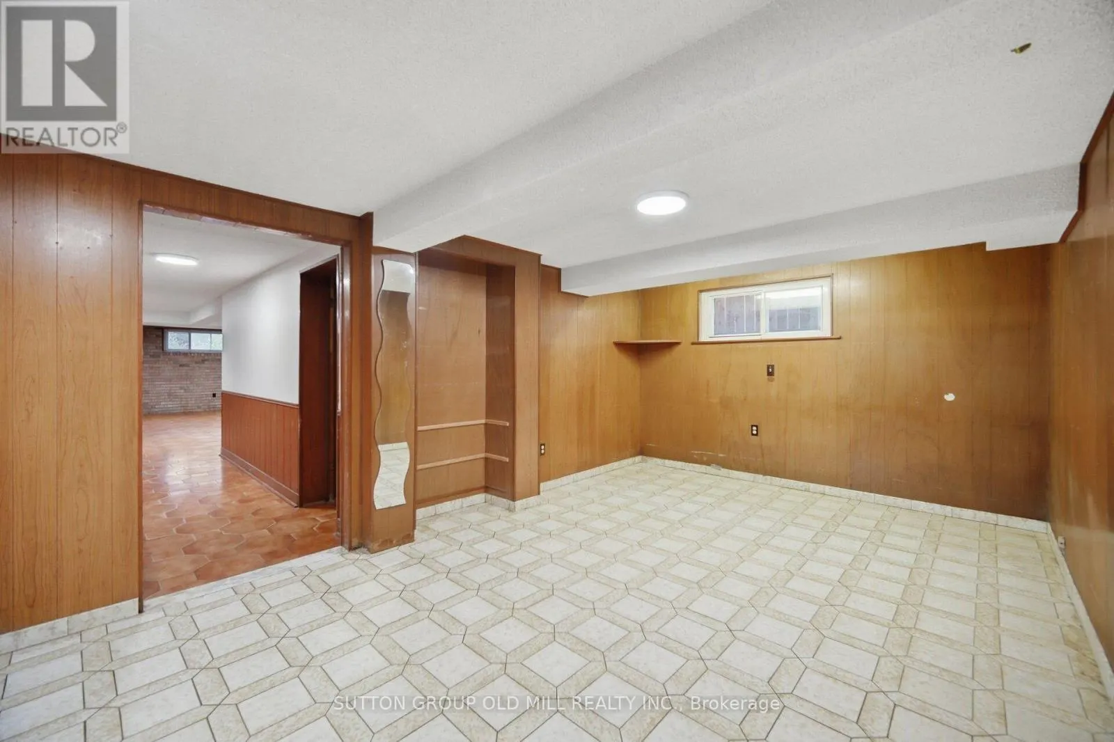 55 SUN ROW DRIVE