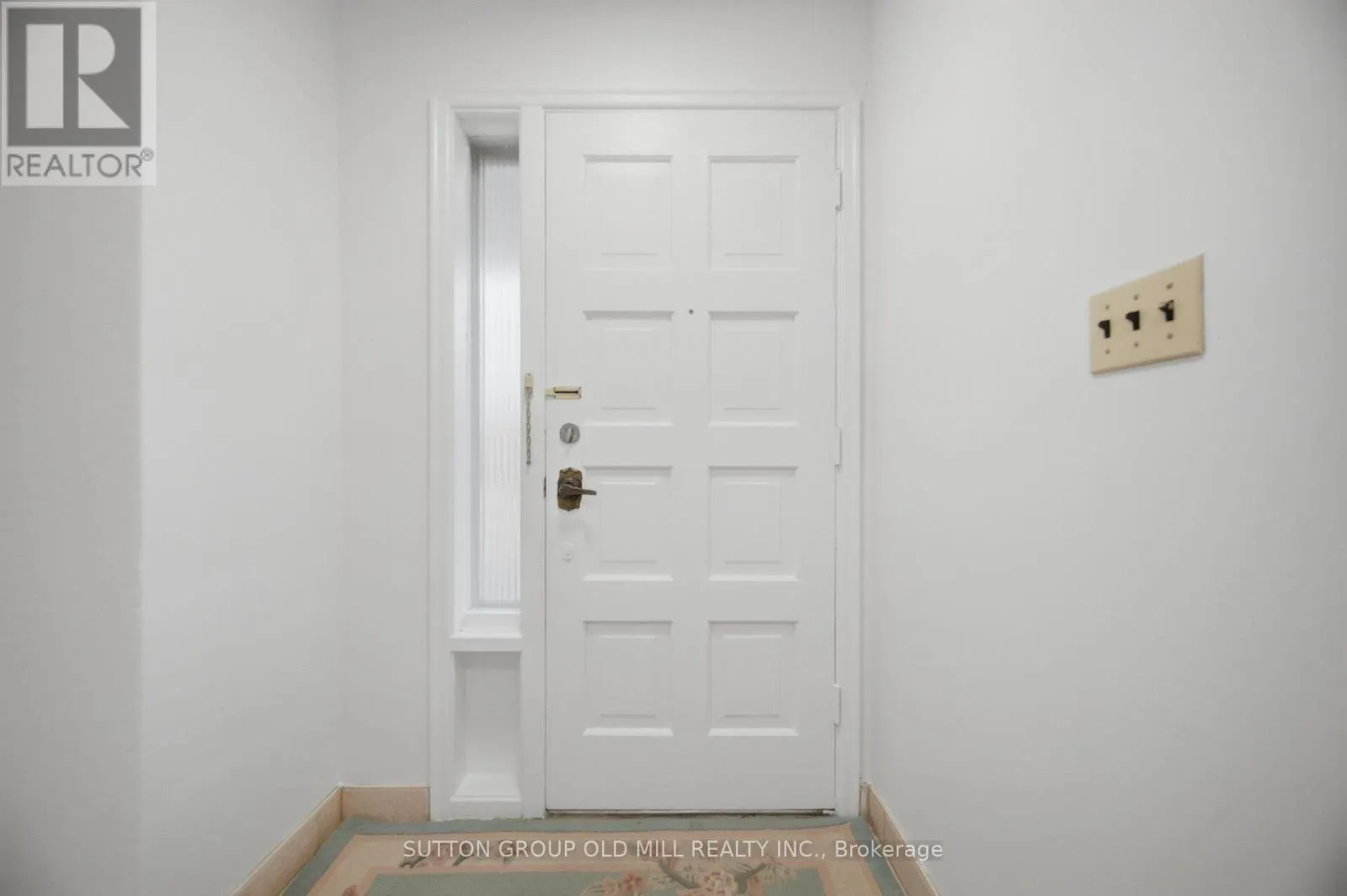 55 SUN ROW DRIVE