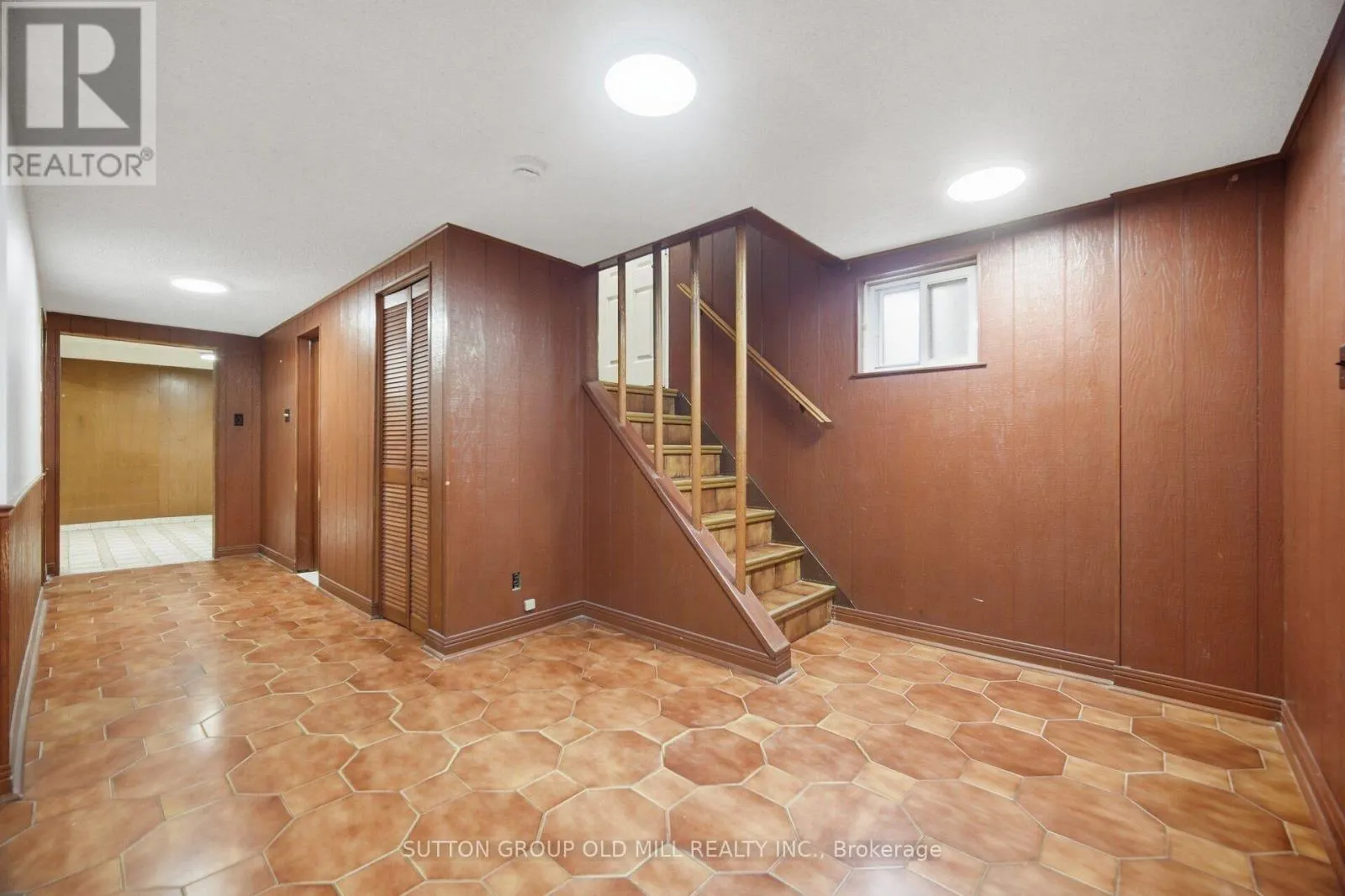 55 SUN ROW DRIVE