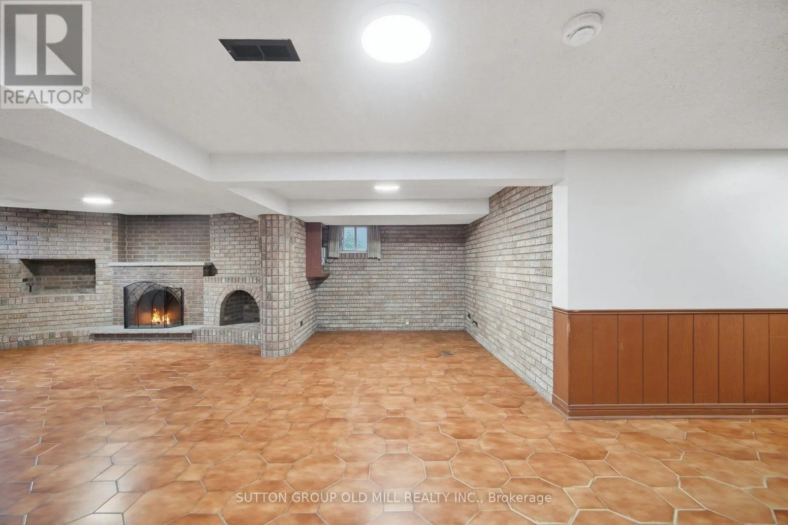55 SUN ROW DRIVE