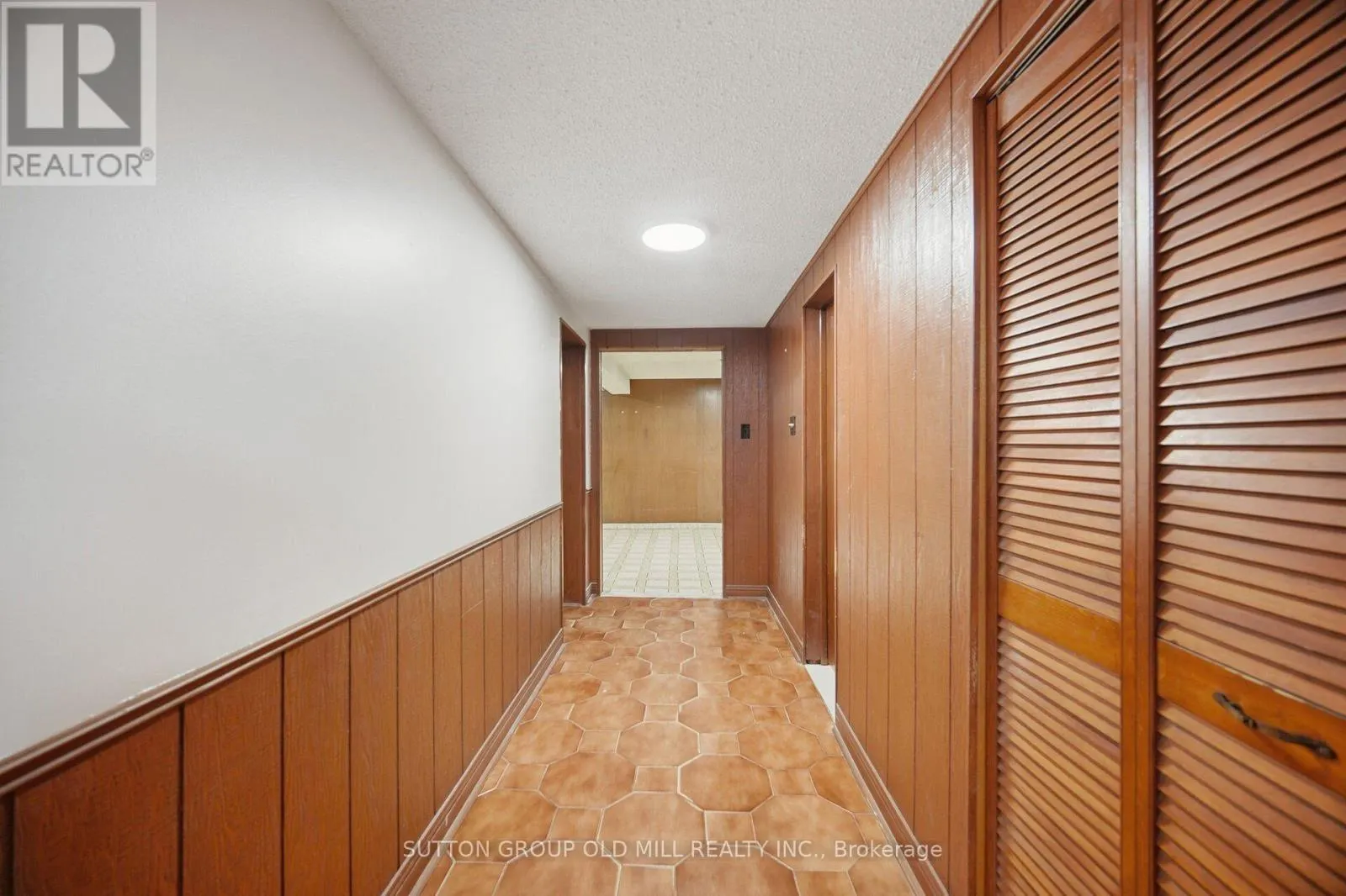 55 SUN ROW DRIVE