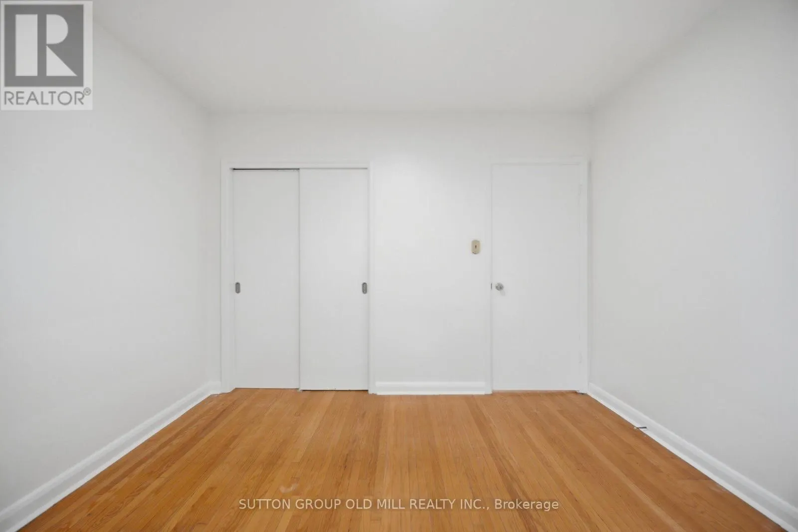 55 SUN ROW DRIVE