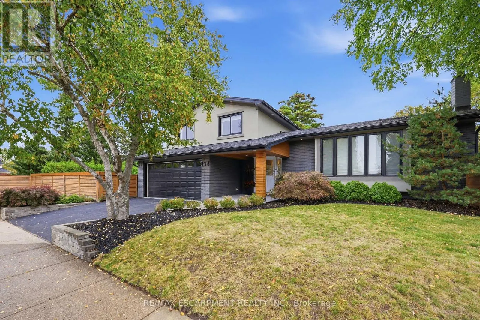 134 FAIRWOOD PLACE W