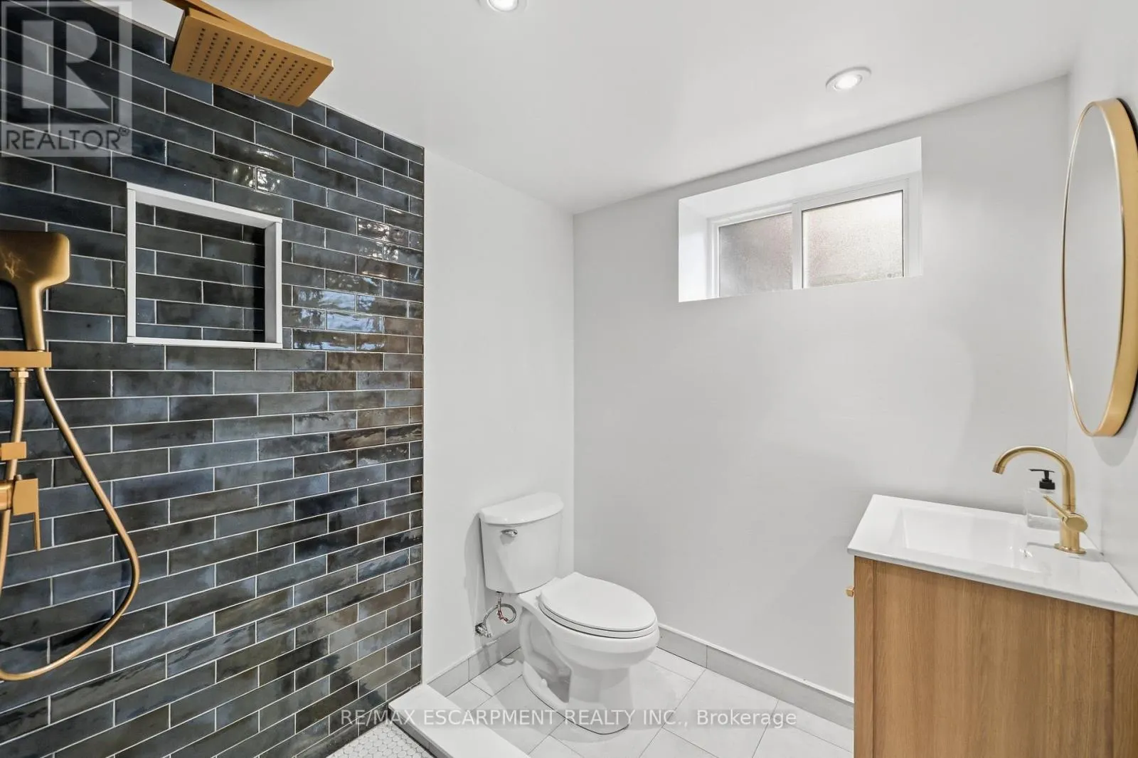 134 FAIRWOOD PLACE W