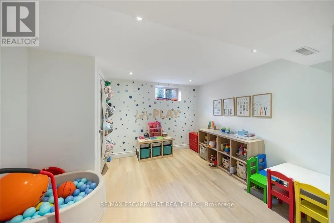 134 FAIRWOOD PLACE W