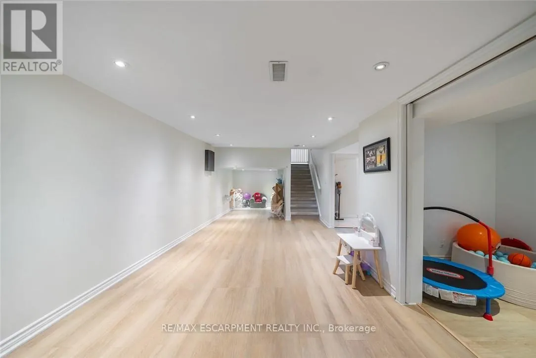 134 FAIRWOOD PLACE W