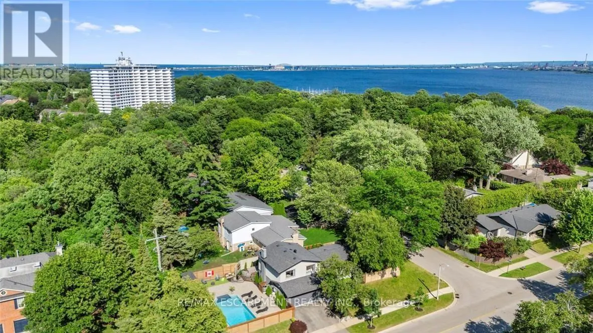 134 FAIRWOOD PLACE W