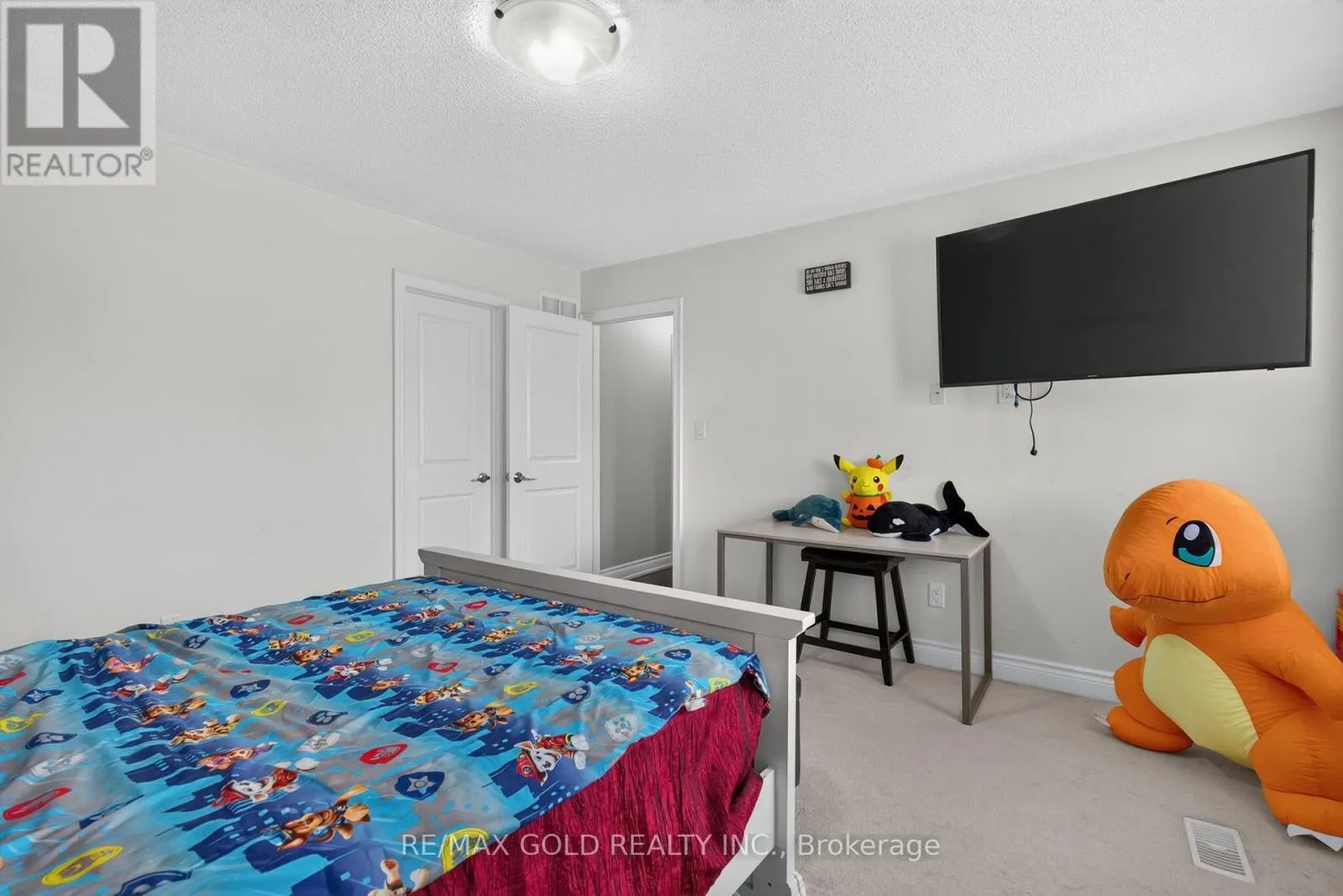6 AYRSHIRE COURT