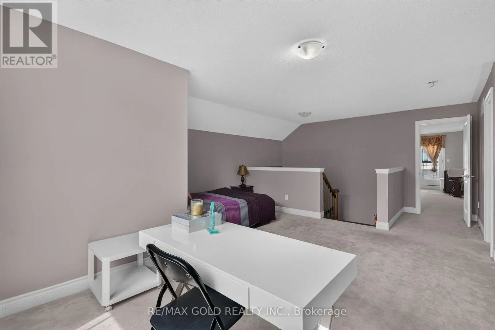 6 AYRSHIRE COURT