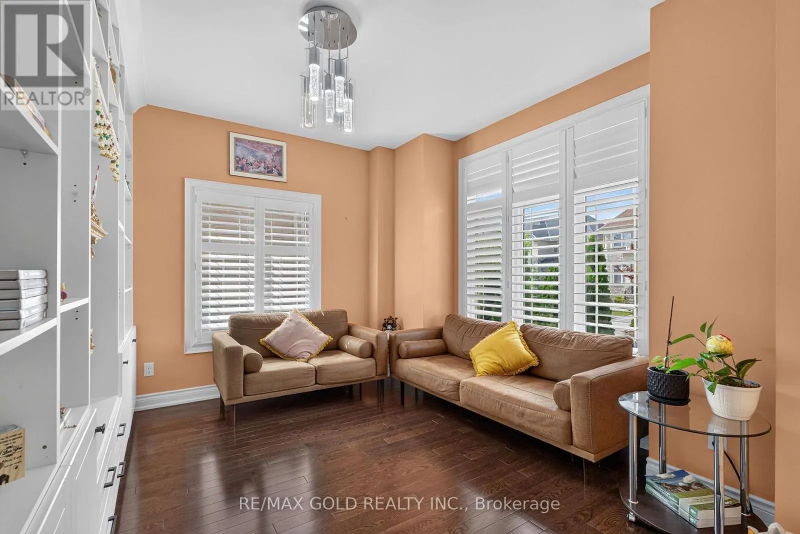 6 AYRSHIRE COURT