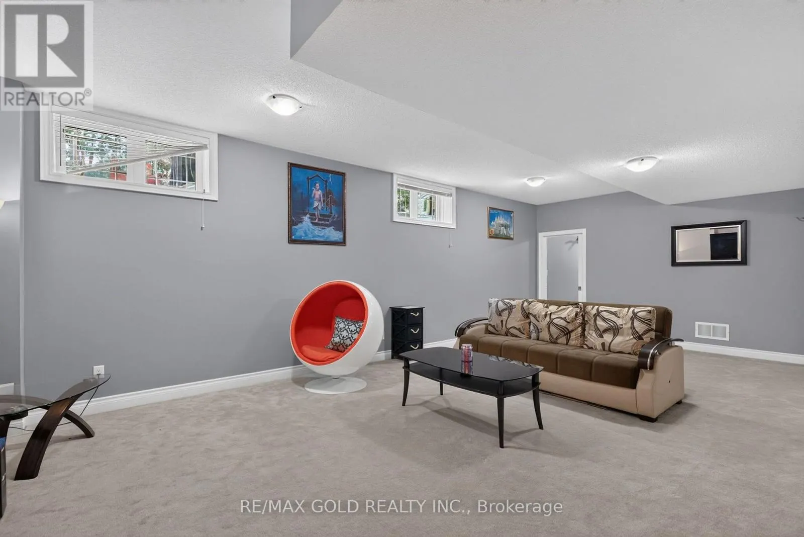 6 AYRSHIRE COURT