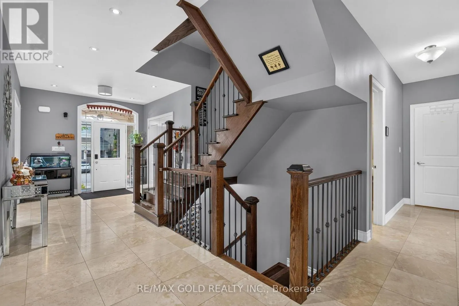 6 AYRSHIRE COURT